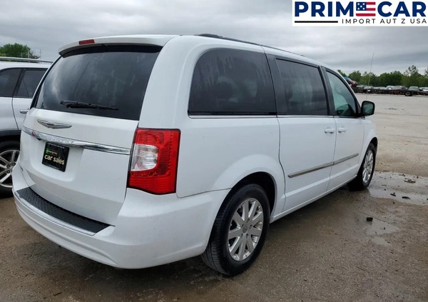 Chrysler Town &amp; Country cena 30740 przebieg: 89643, rok produkcji 2016 z Tuchów małe 67